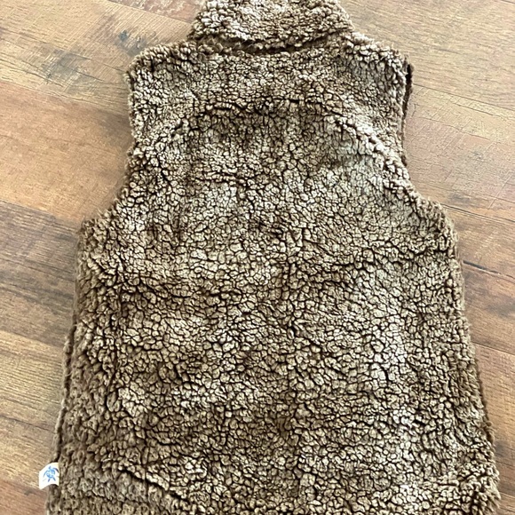 Simply Southern Sherpa Vest - Picture 3 of 3